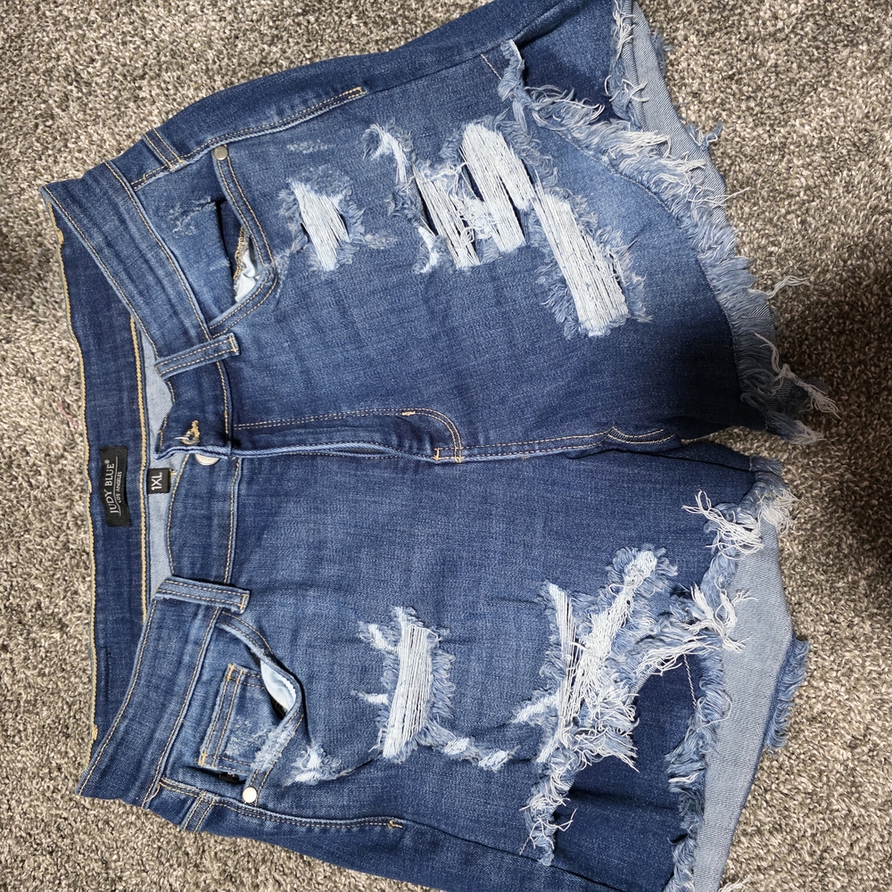 Judy Blue Distressed Jean Shorts in Classic Blue